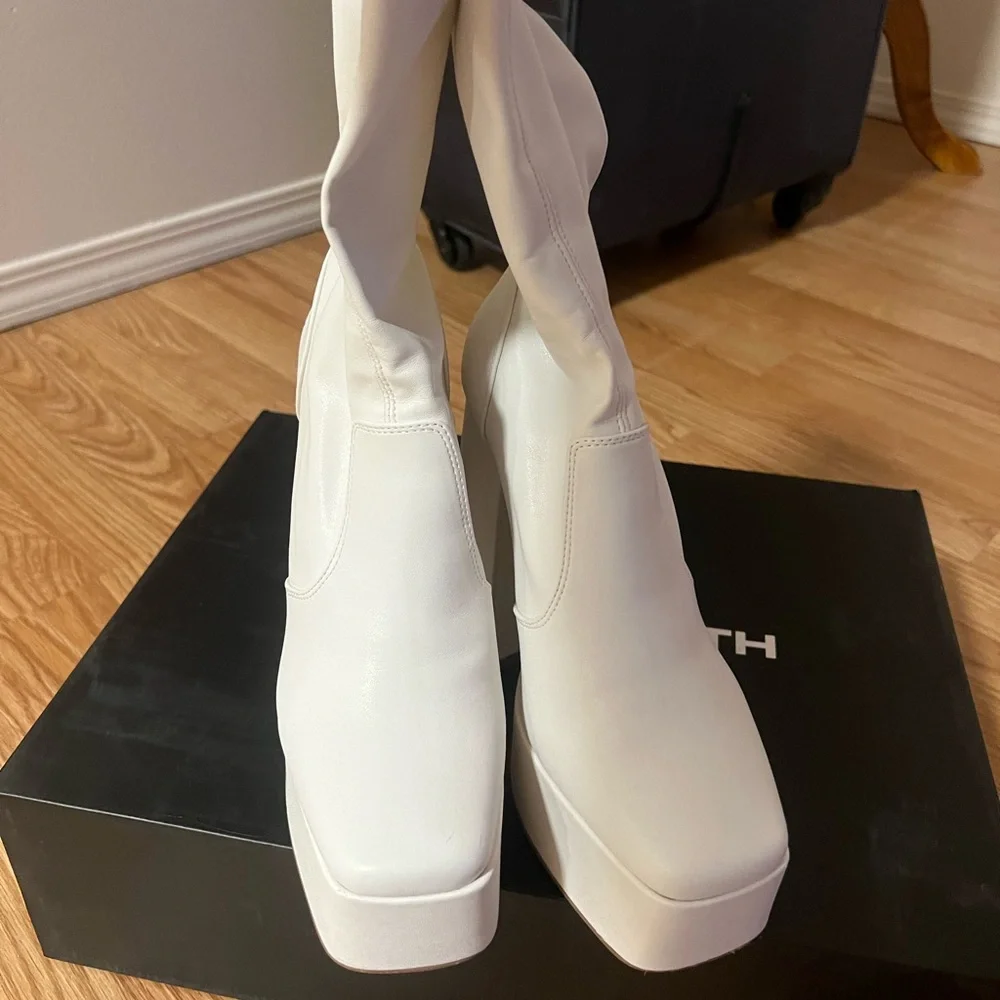 Boots - Picture 3 of 6